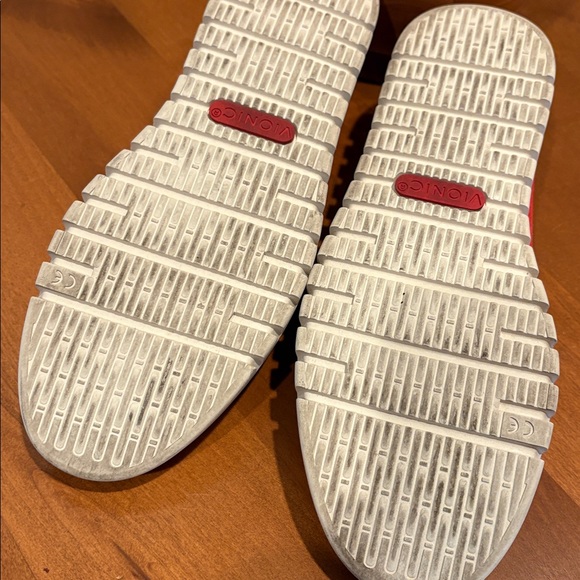 Vionic red loafer - Picture 3 of 8